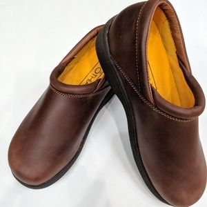 New Pothia Ranier brown nurse  shoes- Size 38